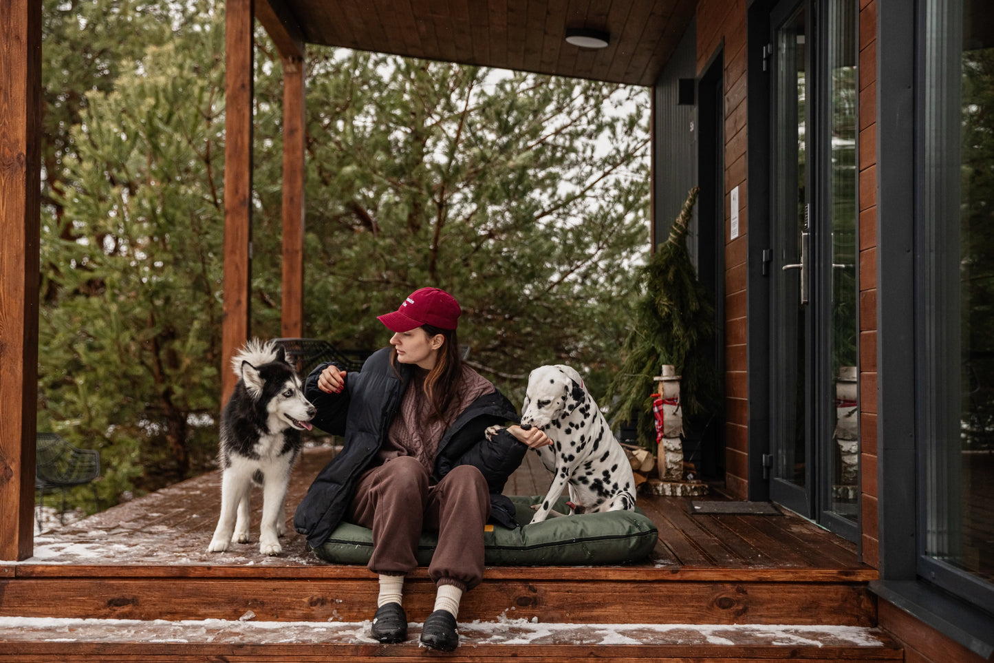 Chester & Lee | Waterproof Lounger Dog Bed Green