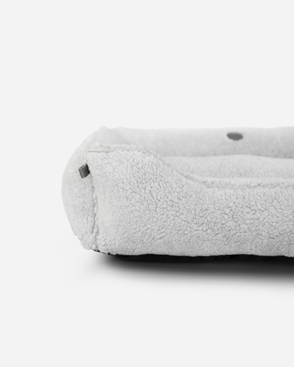 Chester & Lee | Furry Sleeper Dog Bed Gray
