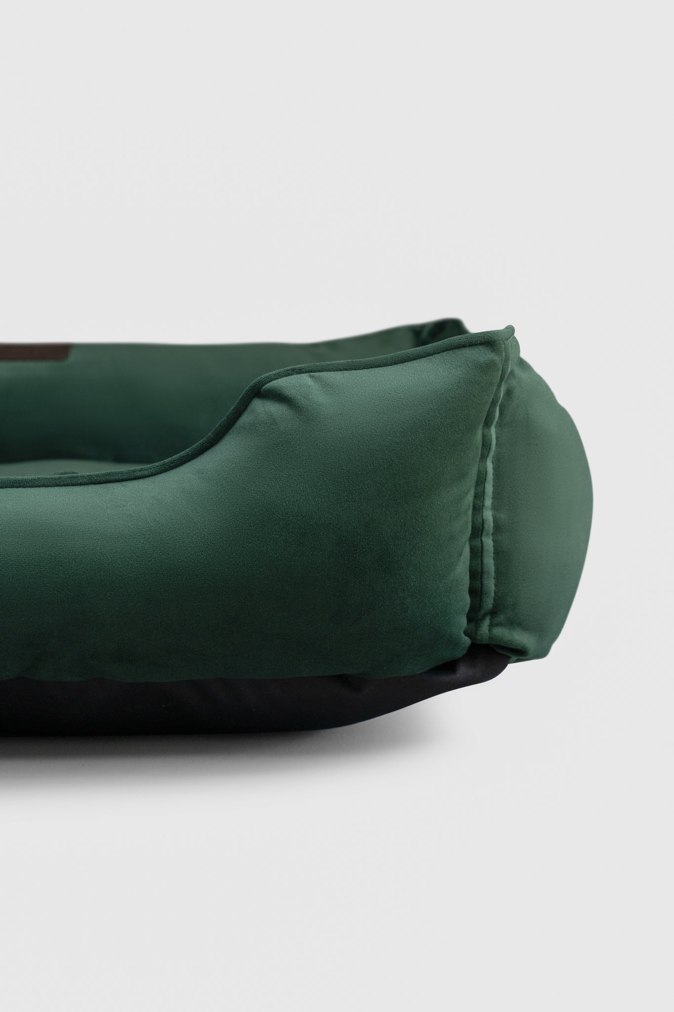 Chester & Lee | Classic Velvet Sleeper Dog Bed Green